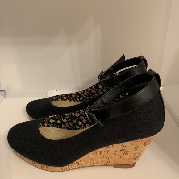 Wedge Shoes - Picture 2 of 3
